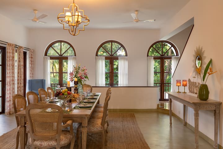 Dining area image 3