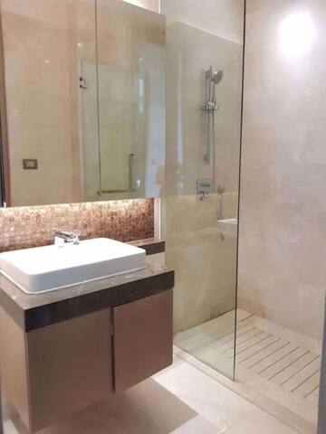 Chit Lom, Siam,High Floor 81sqm gallery image 4