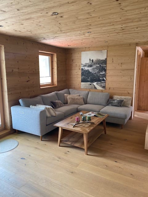 Popular Airbnb listing: A weekend high above the valley in Graubünden/Grischun/Grigioni