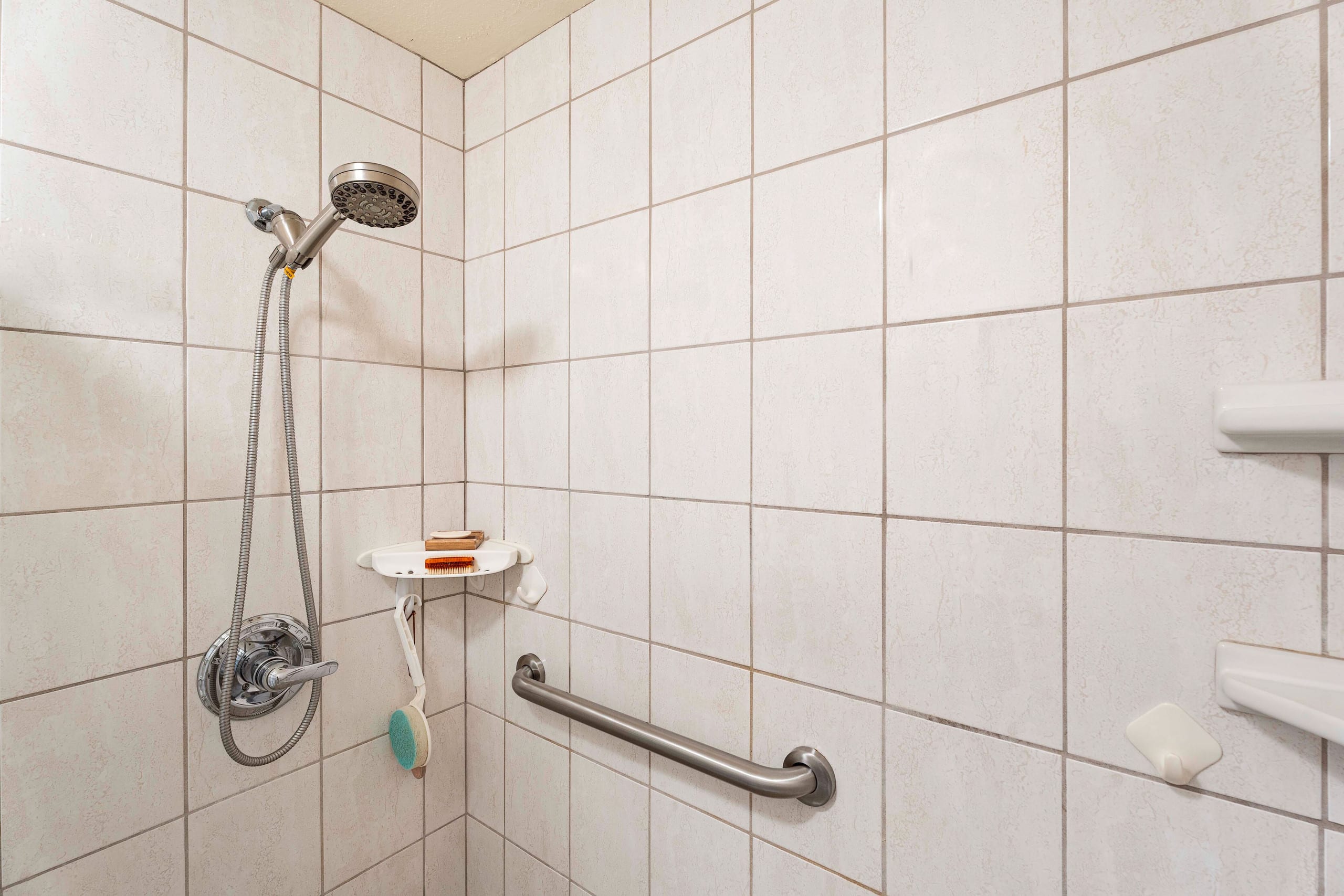 Condo in Kailua-Kona · ★4.92 · 2 bedrooms · 2 shared baths - Image 22
