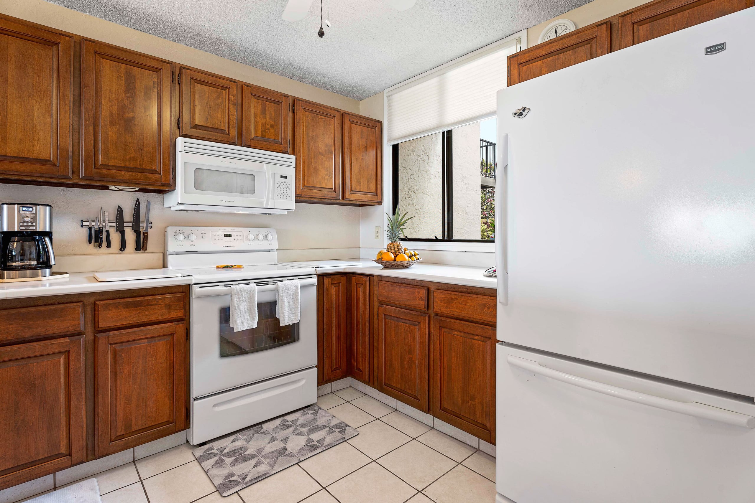 Condo in Kailua-Kona · ★4.92 · 2 bedrooms · 2 shared baths - Image 17