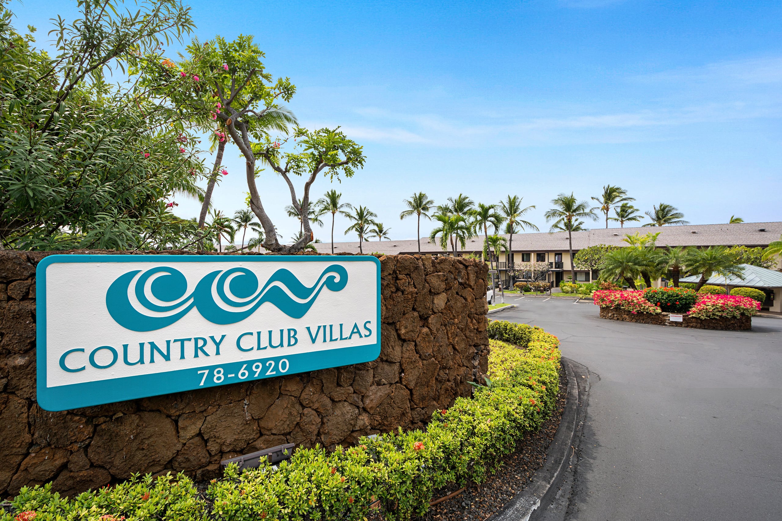Condo in Kailua-Kona · ★4.92 · 2 bedrooms · 2 shared baths - Image 51