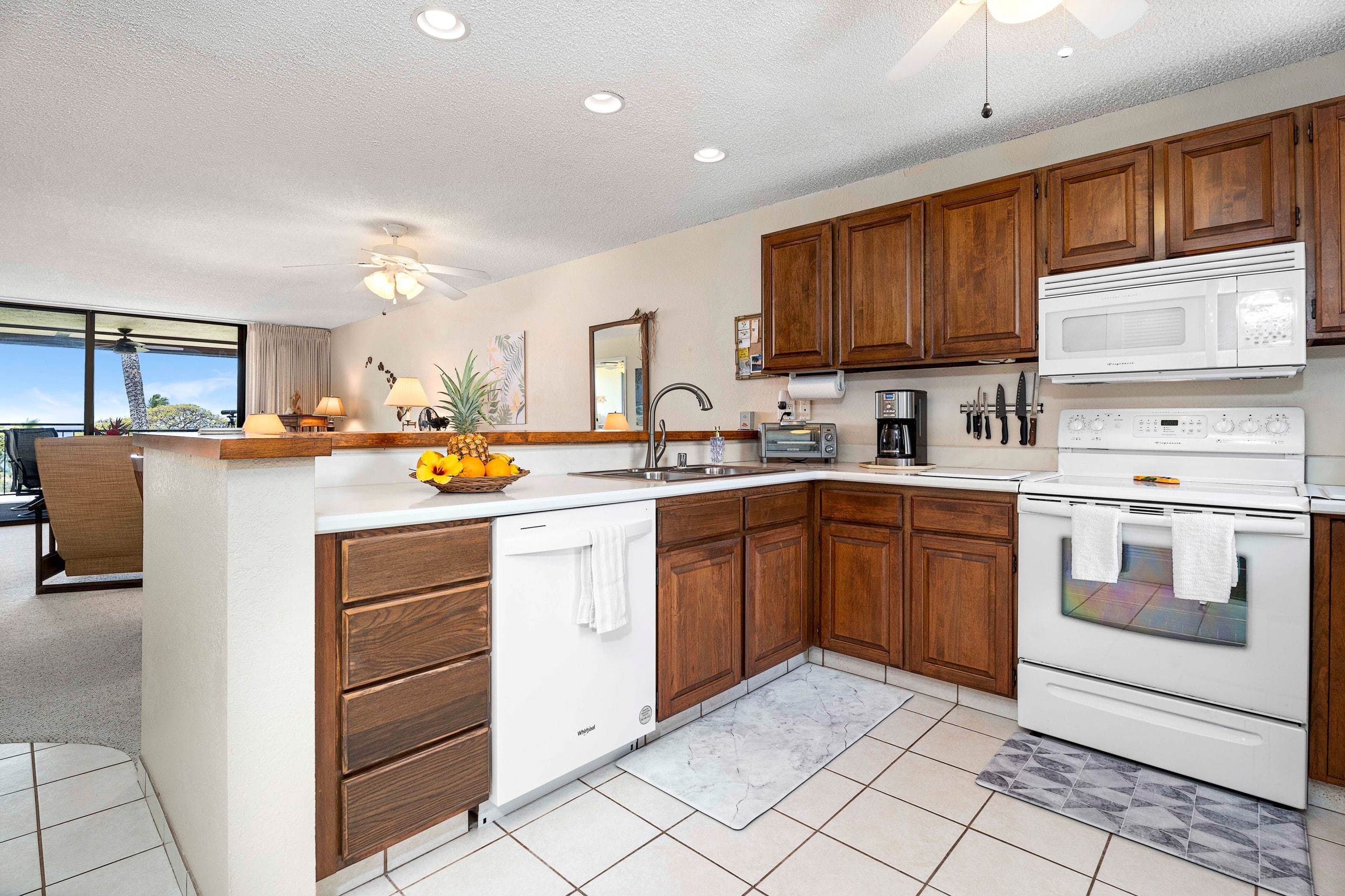 Condo in Kailua-Kona · ★4.92 · 2 bedrooms · 2 shared baths - Image 14
