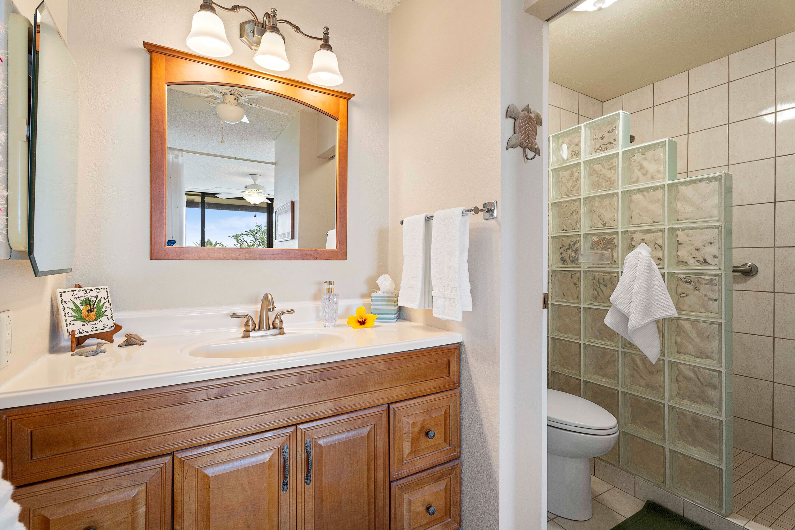 Condo in Kailua-Kona · ★4.92 · 2 bedrooms · 2 shared baths - Image 20