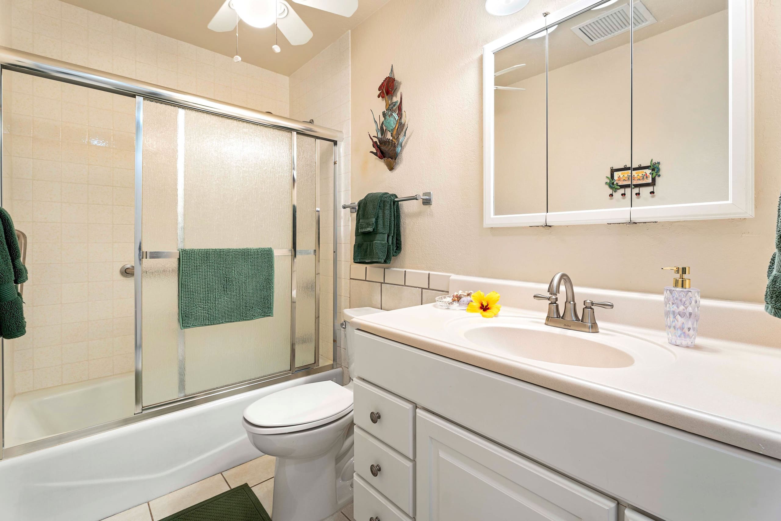 Condo in Kailua-Kona · ★4.92 · 2 bedrooms · 2 shared baths - Image 25
