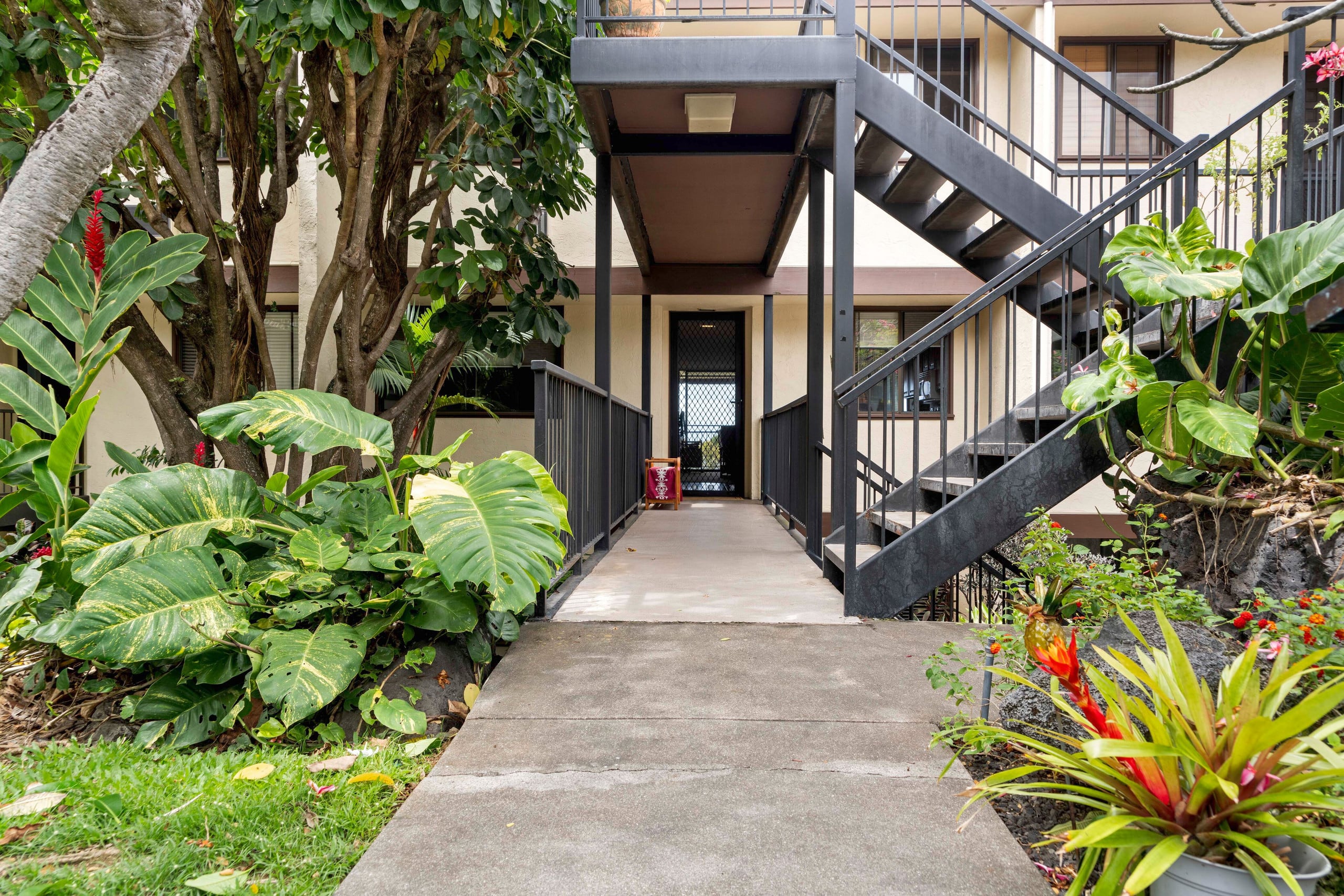 Condo in Kailua-Kona · ★4.92 · 2 bedrooms · 2 shared baths - Image 45