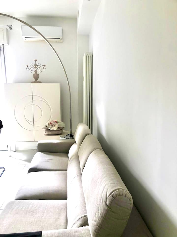 White House Con Idro Massaggio - Centro - Parme