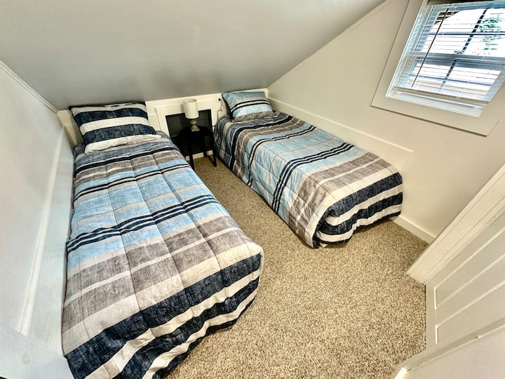 3 camas individuales en total en el tercer dormitorio