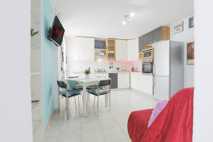 [200m Dal Lago] Parcheggio Privato+smart-working - Caslano
