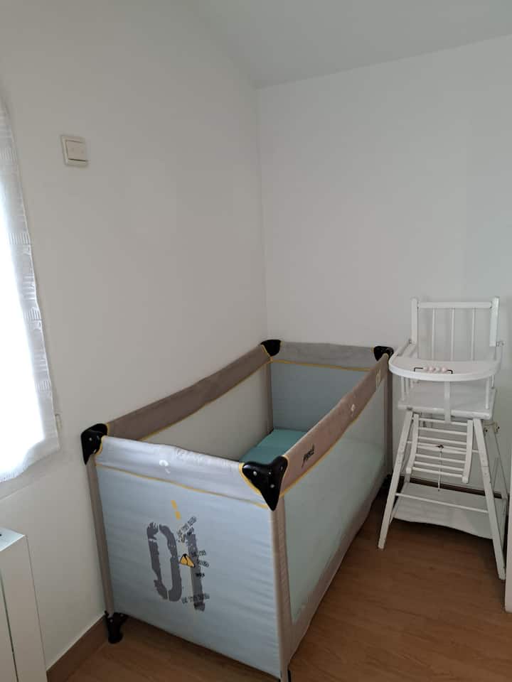 Habitación 5 con cama de 1 plaza + cuna