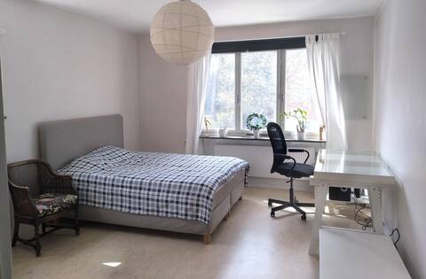 Light and minimalist apt + outdoor gym!