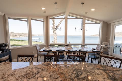 Holidays w/us means room for everyone! Waterfront!