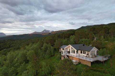 Modern Cabin with Ocean View