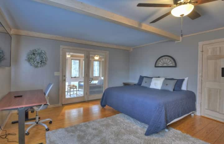 יחידת הורים, מיטת קינג סייז וחלל עבודה