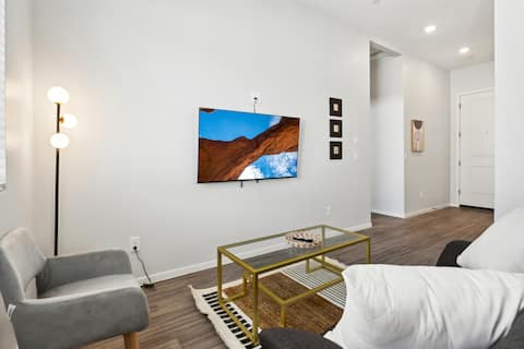 Fresh Modern Home in Buckeye w/ Pool,BBQ