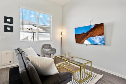 Gleaming Contemporary Home in Buckeye w/ Pool,BBQ