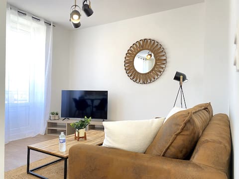 Top Airbnb: The Metropolitan-near center-fully equipped, renovated à Châteauroux