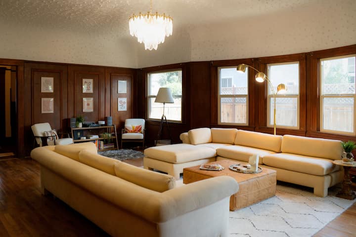 Studio For Professional Traveller - Storyland, Fresno