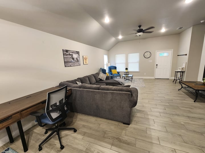 Modern Home Near The Stockyards - Westover Hills, TX