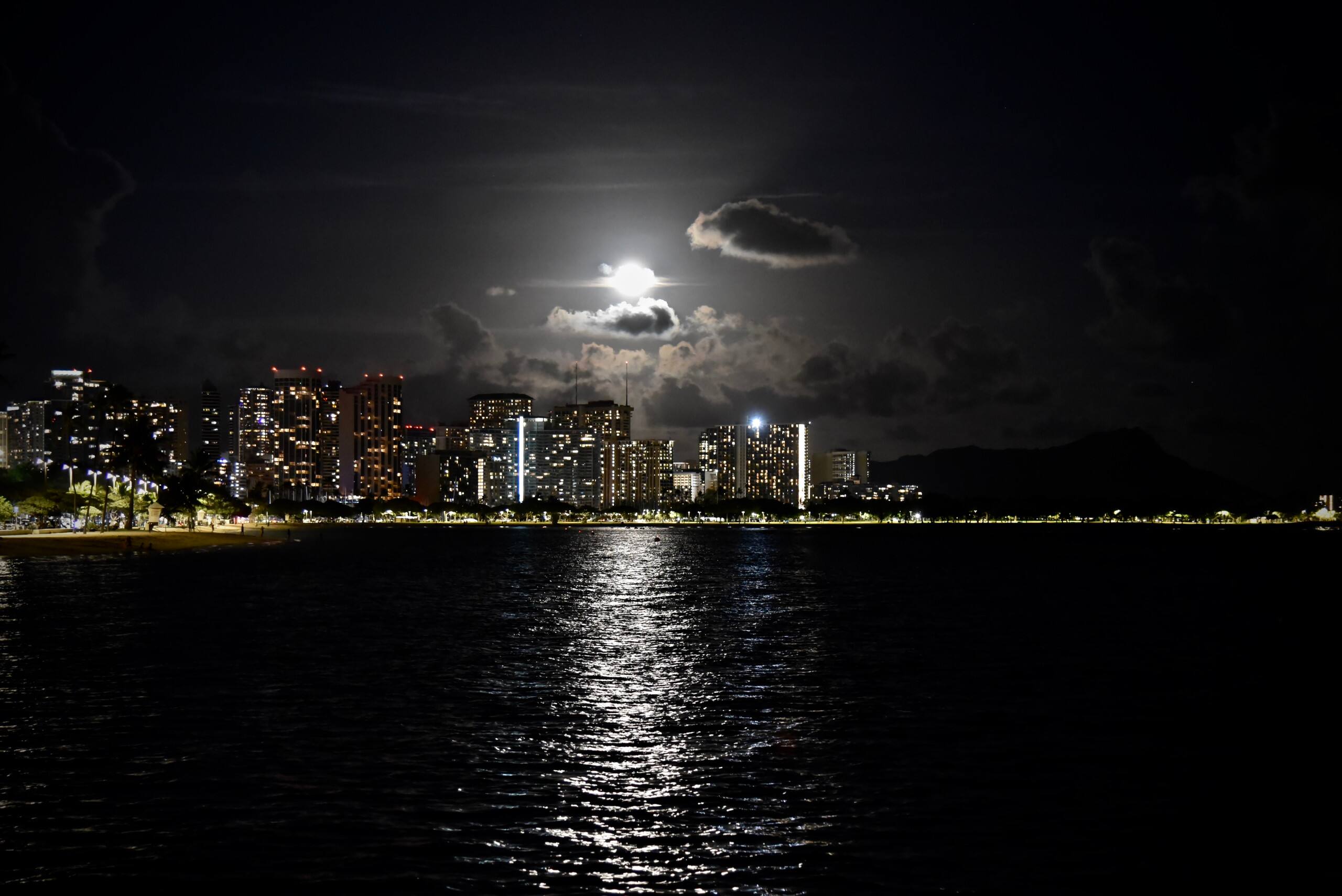 Condo in Honolulu · ★4.85 · Studio · 1 bed · 1 bath - Image 27