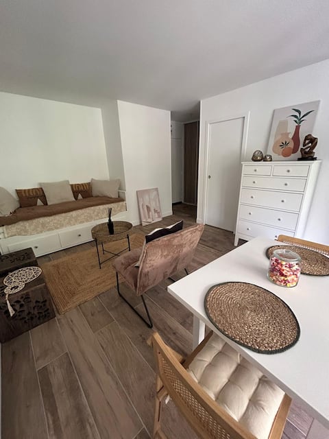 Top performing Airbnb: Studio near La Défense in Puteaux