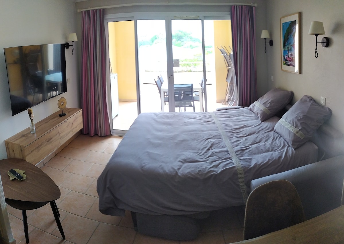 Popular Airbnb listing: Apartment with pool and sea in Roquebrune Sur Argens