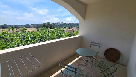 Quiet apartment with south-facing terrace