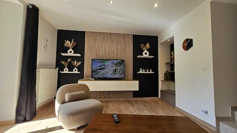 Top performing Airbnb: 2 fully renovated rooms in Veyrier Du Lac