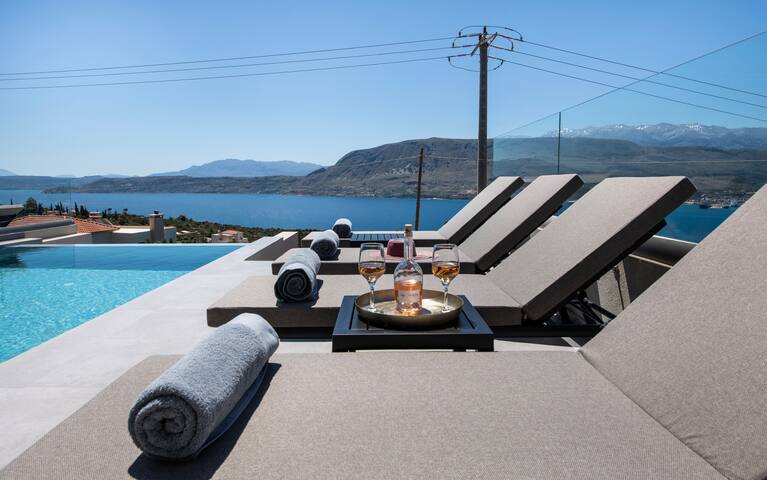 Eclectic villa with sea view (El Paradiso Villa). gallery image 4
