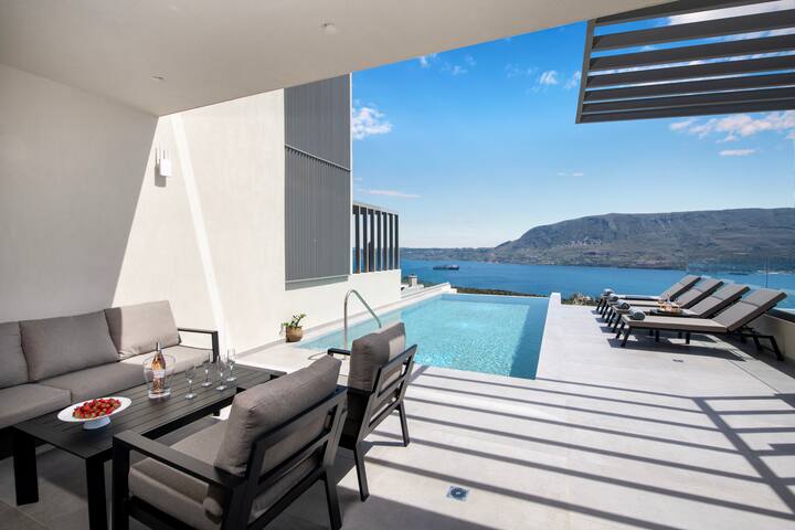 Eclectic villa with sea view (El Paradiso Villa). gallery image 3