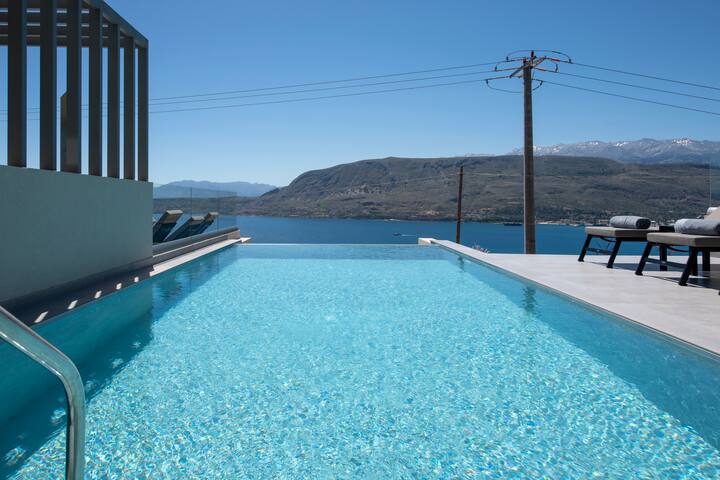 Eclectic villa with sea view (El Paradiso Villa). gallery image 2