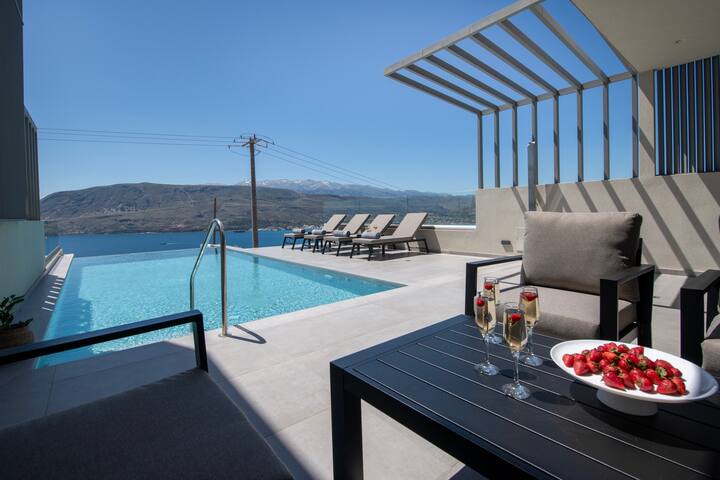 Eclectic villa with sea view (El Paradiso Villa). gallery image 5