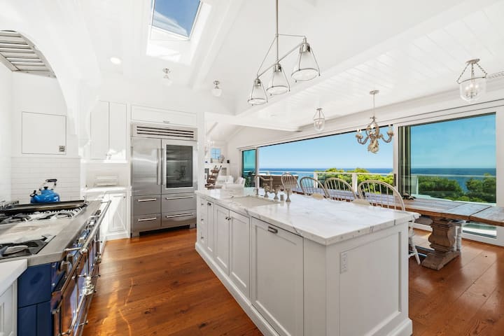 Bluff House-Gated w/Ocean View Deck & Beach Access