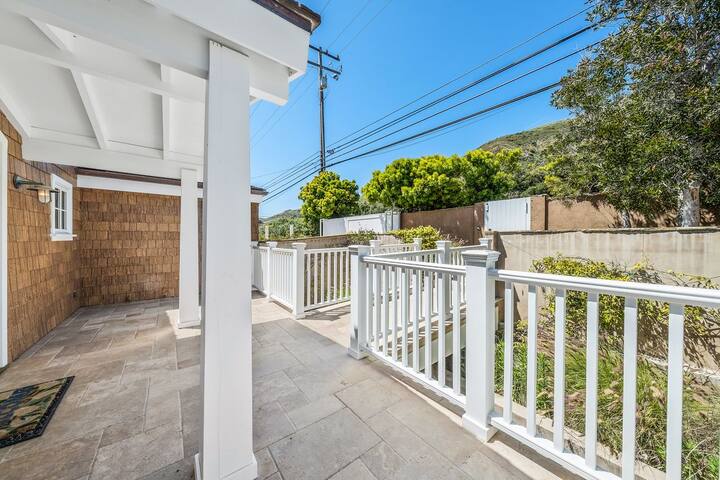 Bluff House-Gated w/Ocean View Deck & Beach Access gallery image 4
