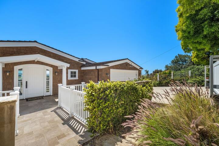 Bluff House-Gated w/Ocean View Deck & Beach Access gallery image 3