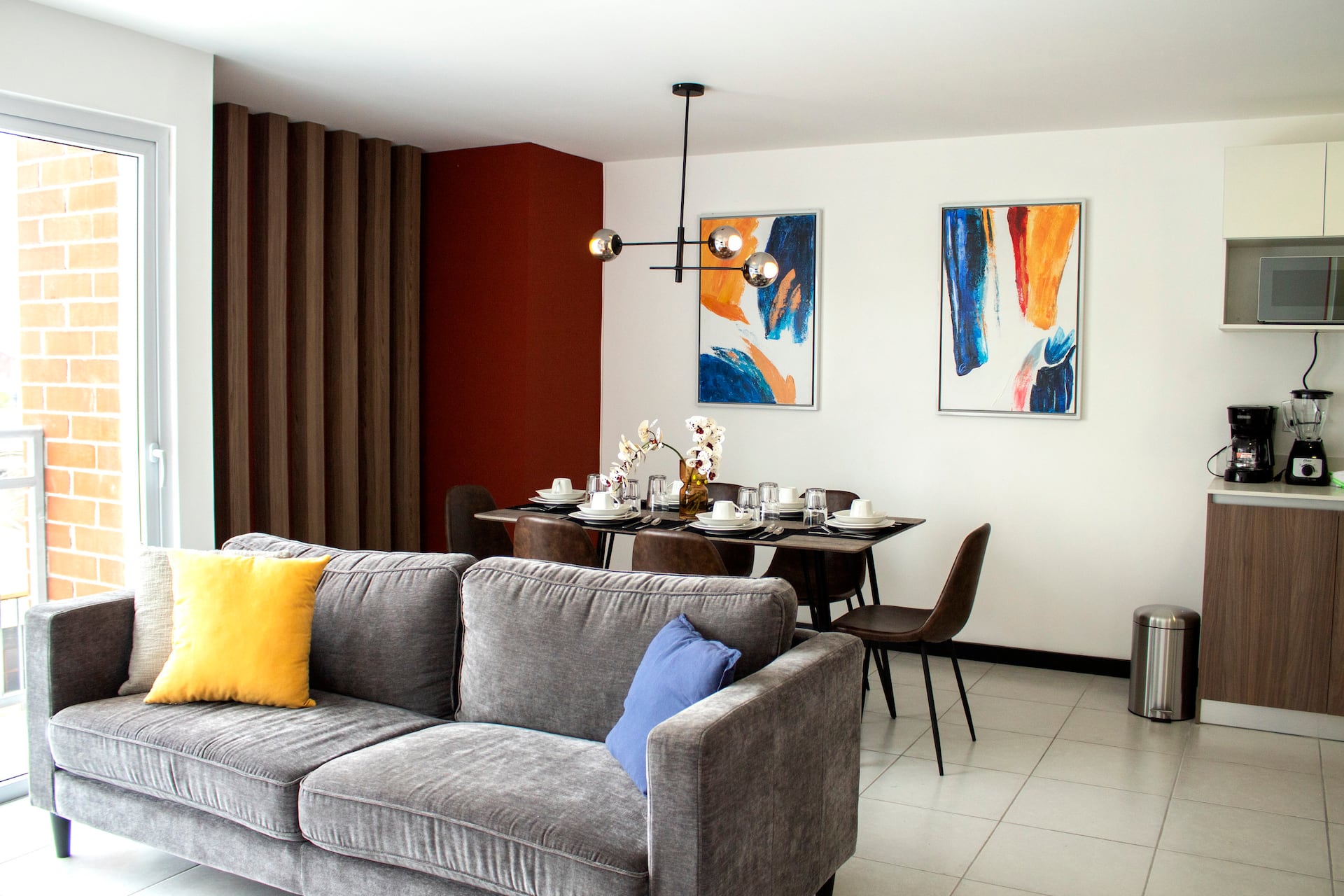 Full apartment for 8/easy access