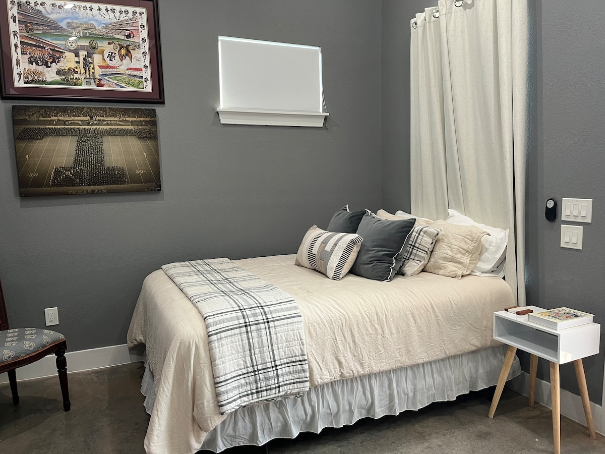 Popular Airbnb listing: Modern East Austin Abode in Chestnut
