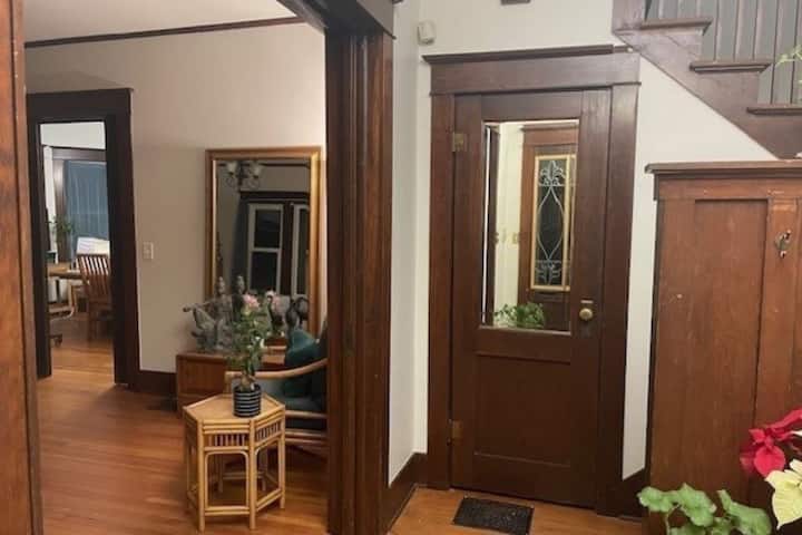 Cute Room In Renovated B & B - Forest Grove, OR