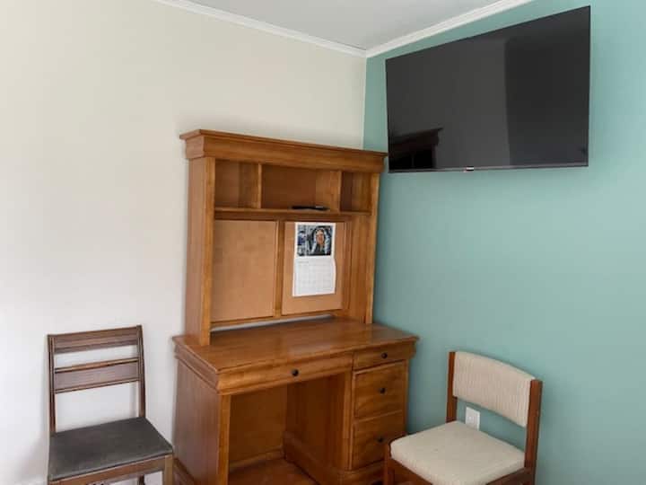Cute Room In Renovated B & B - Forest Grove, OR