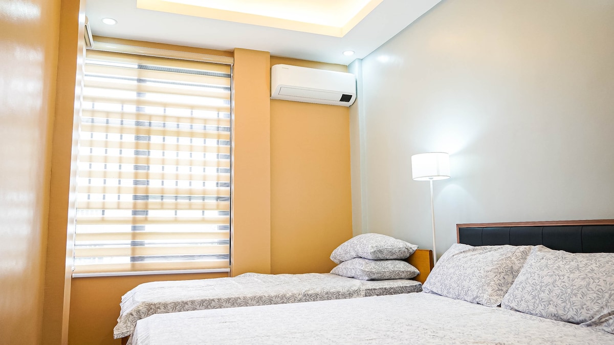 Dormitorio 1 con aire acondicionado tipo split, con gabinete