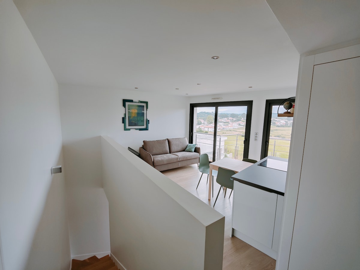 Airbnb performant: T2 40 m2 Basque Coast view of Rhune à Anglet