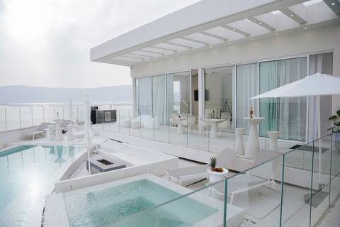Lake of Dreams - Large Villa