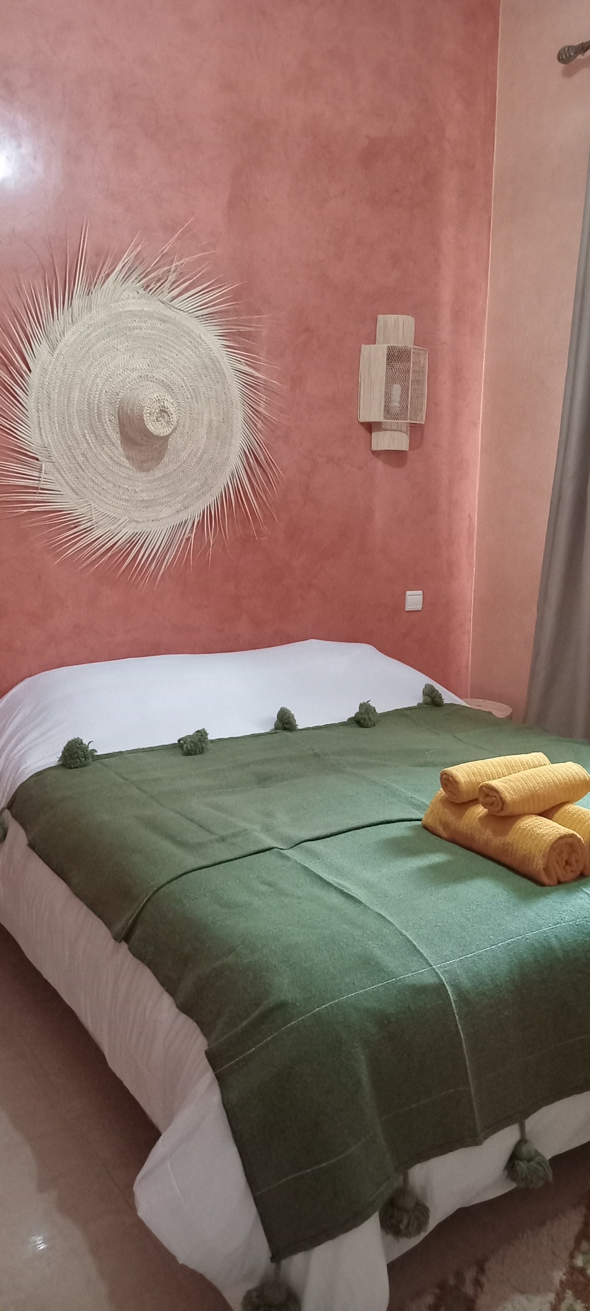 Საძინებელი 1
Ორადგილიანი საწოლი და საგარდერობო ოთახი