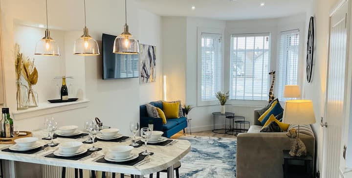 Harling House - 4 Bedroom - Briarhill Road - Prestwick