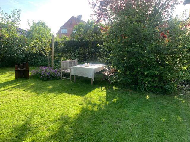 Villa-Oasis close to downtown gallery image 3