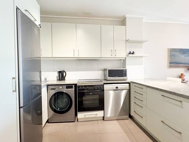 Calm 2 bed/bath oasis + inverter gallery image 4