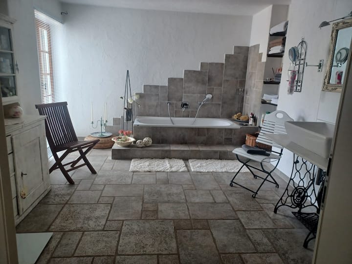 Stylish apartment with large garden for up to 4 people