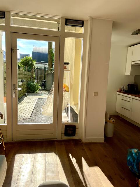 Popular Airbnb listing: Apt with Garden in Westerpark in Westerstaatsman