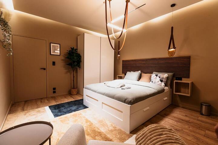 Golden Dove Luxury Apartment 4 gallery image 5