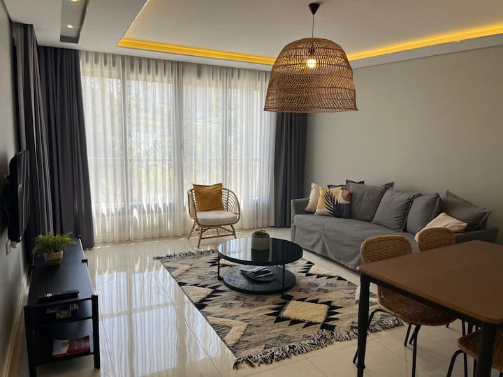 Havuz Kullanımlı Modern Daire - Kuşadası